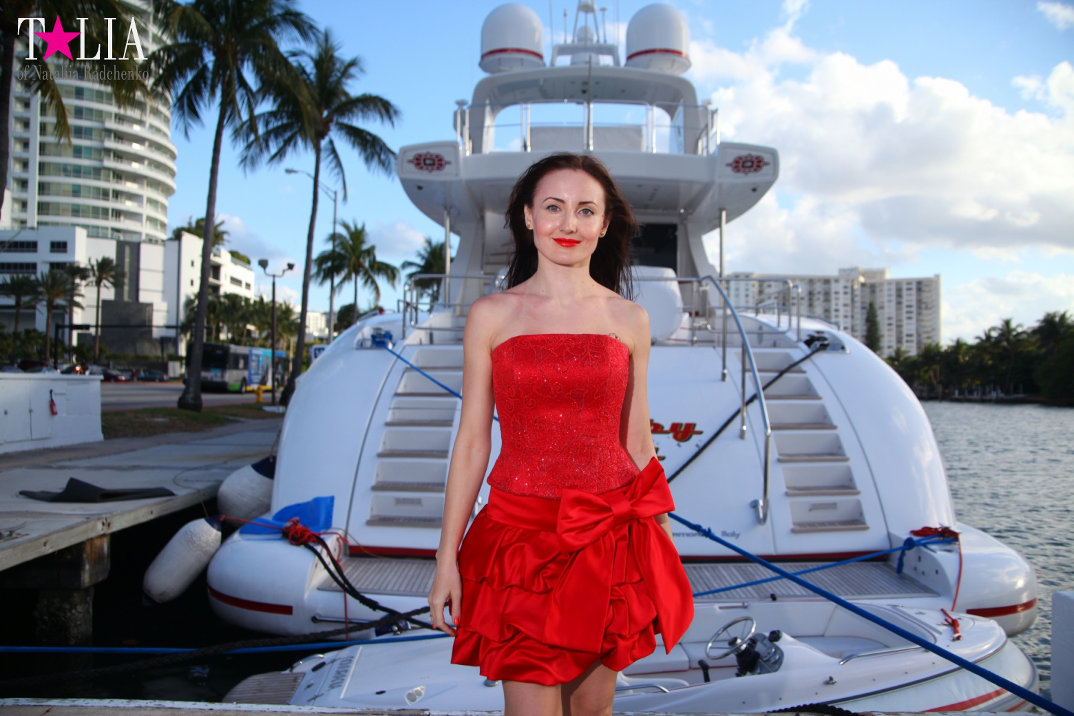 Yachts, Palms, Bay - The promenade of Middle Miami Beach, Collins Avenue